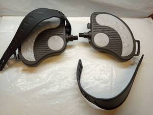 lot 1107 image: Stamina Elliptical Trainer Pedal Pair with Straps JG-22A - Retail $25