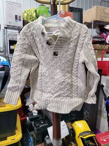 lot 435 image: Cat & Jack Cable Knit Pullover Sweater 4T