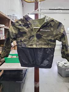 lot 450 image: Champion Kids Hooded Windbreaker Jacket Camouflage Black 4T