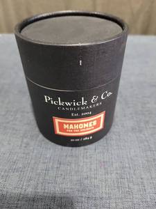 lot 577 image: Pickwick & Co Candlemakers Mahomes For The Holidays 10 oz Candle