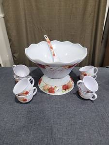 lot 584 image: Punch Bowl Set with Cups Floral Design