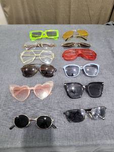 lot 595 image: Lot of 12 Fashion Sunglasses and Novelty Eyeglasses Mixed Styles