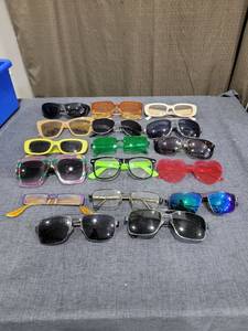 lot 597 image: Lot of Assorted Sunglasses and Eyeglasses