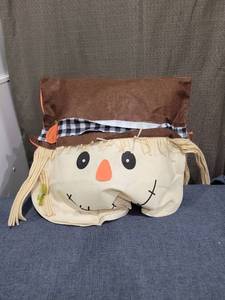 lot 600 image: Fall Harvest Scarecrow Bench Pillow Reversible BoyGirl