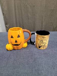 lot 611 image: 2-Piece Halloween Ceramic Mug Lot Jack-o-Lantern Witchs Brew
