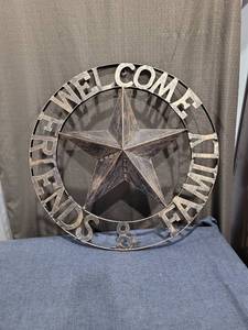 lot 625 image: Welcome Metal Wall Art with Star Circular Design