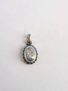 lot 115 image: Vintage Sterling Silver Druzy Rainbow Quartz Pendant Scroll Band