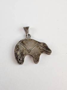 lot 116 image: Vintage Sterling Silver Bear Pendant .925 Heavy
