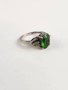 lot 120 image: Sterling Silver Ring with Green Stone and Decorative Side Details