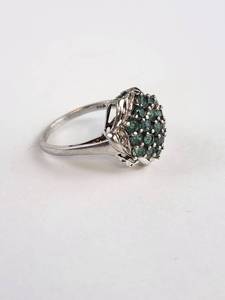 lot 131 image: 925 Sterling Silver Green Stone Cluster Ring