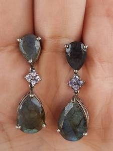 lot 152 image: Sterling Silver Labradorite Teardrop Dangle Earrings .925