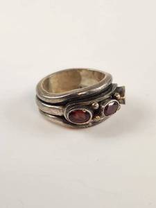 lot 165 image: 925 Silver Ring with Red Garnet Cabochon Stones