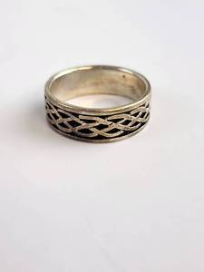 lot 174 image: Sterling Silver Mens Band Ring with Woven Interlace Pattern