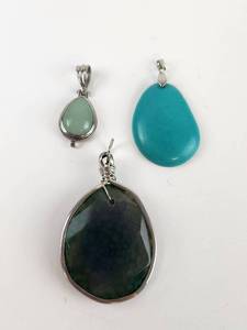 lot 190 image: 3 Stone Pendants Teardrop Green Turquoise Polished Silver-Tone