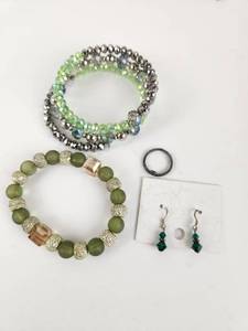lot 203 image: Beaded Lot 4 Pieces