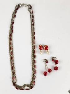 lot 206 image: Vintage Jewelry Lot