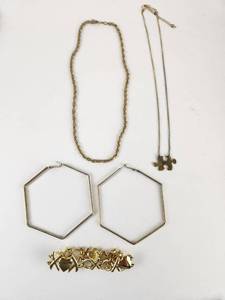 lot 210 image: Jewelry Lot Necklaces Bracelet Earrings