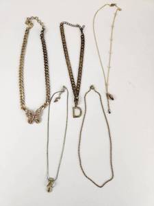 lot 224 image: Lot of 5 Fashion Necklaces with Chains and Pendants