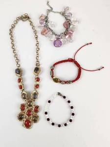 lot 226 image: Fashion Jewelry Bracelet Necklace Lot 4 Pieces Beaded Charm