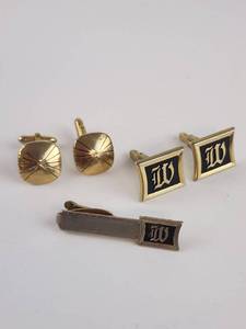 lot 239 image: Vintage Hickok Cufflinks Tie Clip Set W Monogram