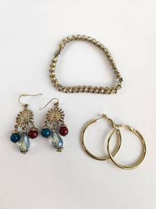 lot 253 image: 3-Piece Jewelry Lot Bracelet Earrings Hoop Set