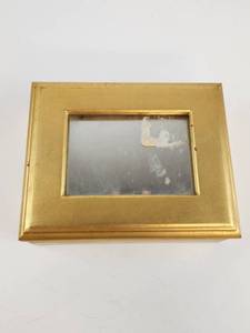 lot 266 image: Gold Tone Wood Jewelry Box with Hinged Glass Opening