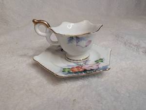 lot 528 image: Tiny Hand Painted Japan Porcelain Cup with Underplate&nbsp