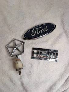 lot 1011 image: Ford and Automotive Emblems and Badges -3 ct