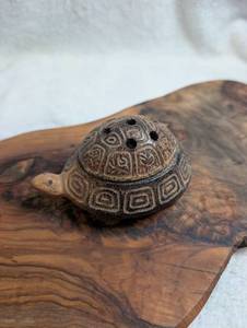 lot 1105 image: Carved Turtle Figurine Incense Holder&nbsp