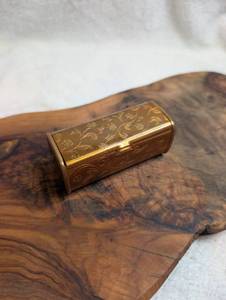 lot 1109 image: Decorative Brass Hinged Lipstick Box&nbsp