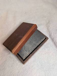 lot 1200 image: Blade Sharpening Stone&nbsp