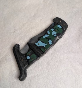 lot 1206 image: Stainless China Fixed Blade Knife Green Blue Camo Handle