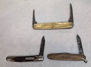 lot 1208 image: Lot of 3 Folding Pocket Knives with Various Handle Materials