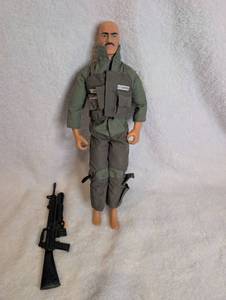 lot 2501 image: GI Joe Action Figure U.S. Air Force Pilot with Rifle Accessory