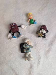lot 2519 image: Lot of 4 Small Vintage Toy Figurine Characters