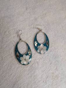 lot 3001 image: Pair of Oval Teardrop Earrings with White Flower and Teal Inlay