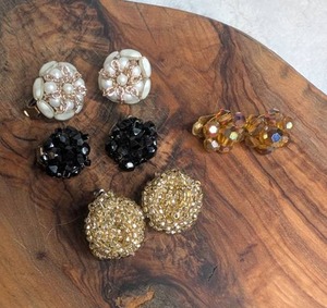 lot 3006 image: Lot of 4 Vintage Clip Earrings Pearl Black Gold Tone