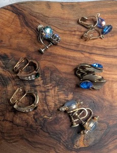 lot 3012 image: Fashion Jewelry Lot 5 Pieces Rings Earrings Mixed Styles