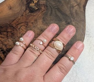 lot 3100 image: Ring Lot 5 Pieces Pearl Crystal Gold-Tone