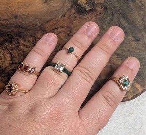 lot 3102 image: Lot of 5 Rings with Green and Red Stone Settings