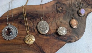 lot 3202 image: Lot of 6 Pendant Necklaces with Gemstone and Metal Lockets