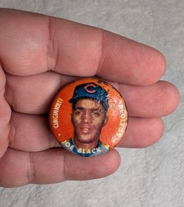 lot 3401 image: Cincinnati Reds Baseball Button Pin