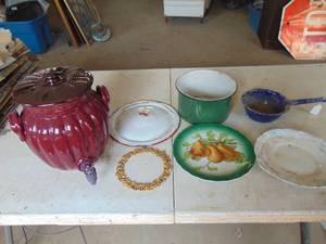 lot 3756 image: Enamelware and pottery