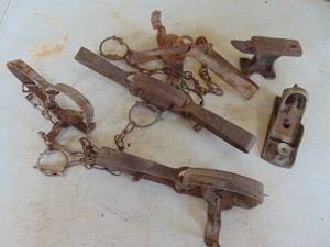 lot 3763 image: Traps and Mini Anvil