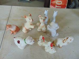 lot 3779 image: Group of small glass figures