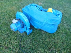 lot 3786 image: Bounce Round bounce house