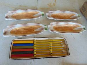 lot 3810 image: Corn trays and skewers