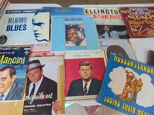 lot 3811 image: Albums- Frank Sinatra and more