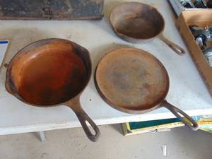 lot 3819 image: Cast iron pans