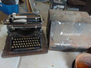 lot 3823 image: 1920 s Underwood typewriter